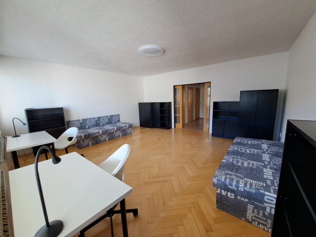 Accommodation for students in Brno on Myslivní. The largest room for 2.