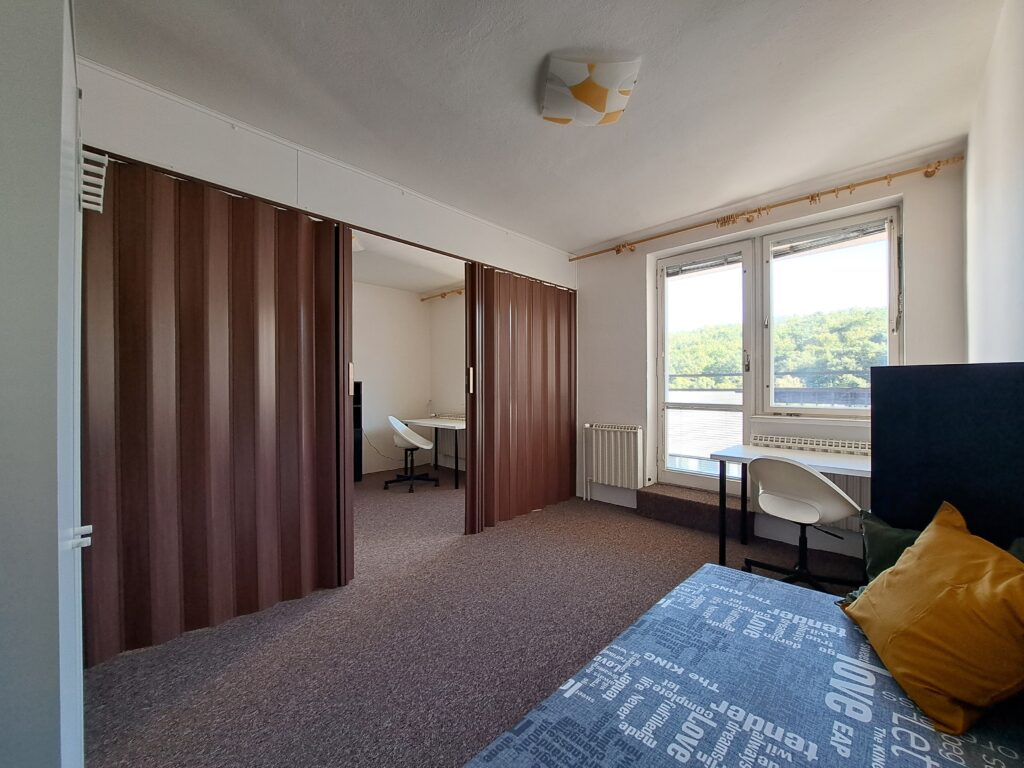 Accommodation for students in Brno on Myslivní. Room for two with balcony. Roller shutter door inside the room.